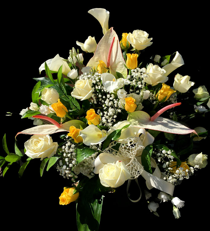 Bouquet di fiori bianco e giallo composto con rose calle gypsophila lisianthus anturium cod-0001