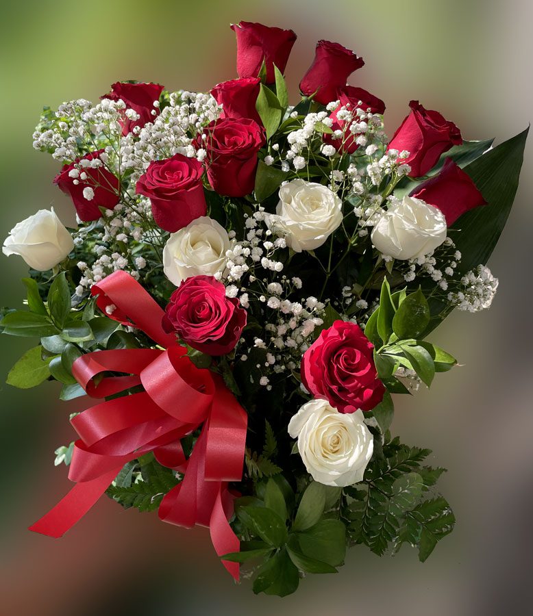 Bouquet di fiori per laurea di rose bianche e rosse
