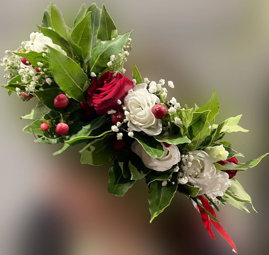 Coroncina di rose bianche e rosse