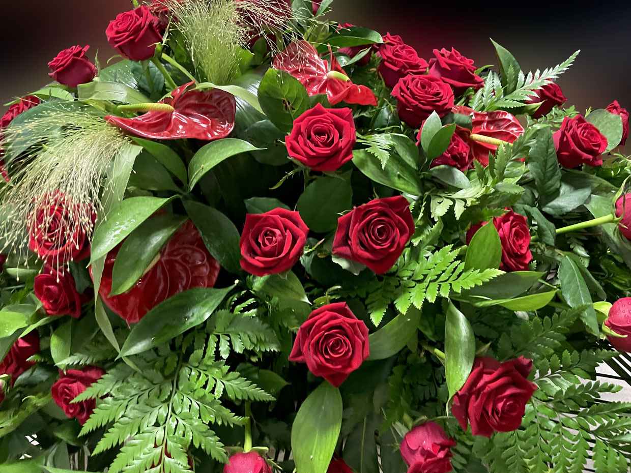 Cuscino di fiori di rose rosse Cod.16exr